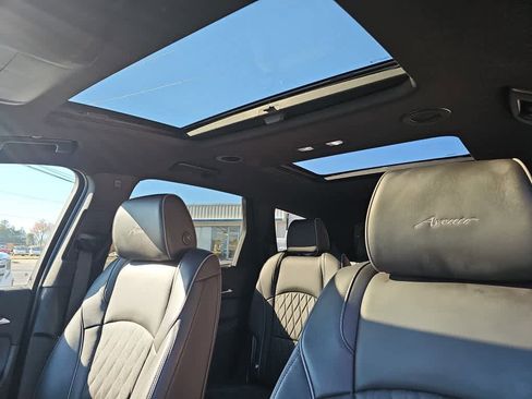 Used 2022 Buick Enclave Avenir image 26
