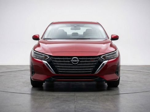 Used 2025 Nissan Sentra SV image 2