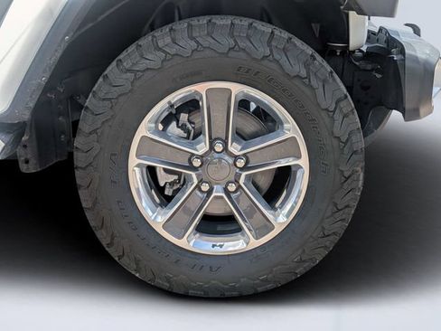 Used 2023 Jeep Wrangler Unlimited Sahara AWD/4WD image 11