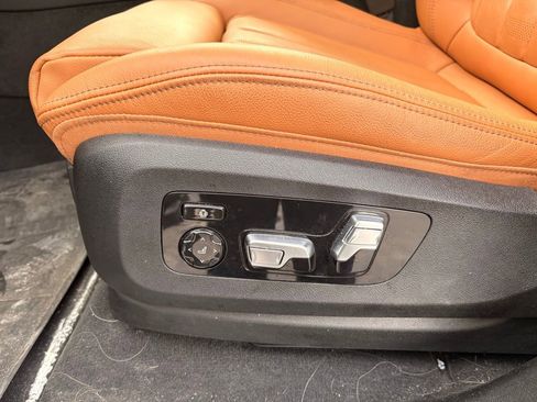 Used 2022 BMW X7 xDrive40i w/ M Sport Package AWD/4WD image 9