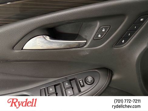 Used 2020 Buick Envision Essence AWD/4WD image 11