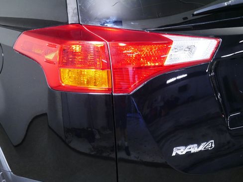 Used 2015 Toyota RAV4 XLE AWD/4WD image 17