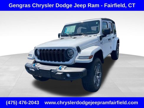 Used 2024 Jeep Wrangler Unlimited w/ Convenience Group AWD/4WD image 3