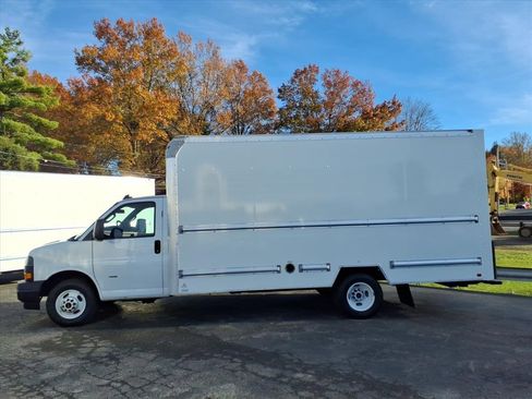 Used 2021 GMC Savana 3500 Extended w/ Power Convenience Package image 2