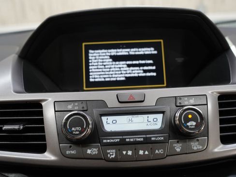 Used 2016 Honda Odyssey Touring Elite image 19