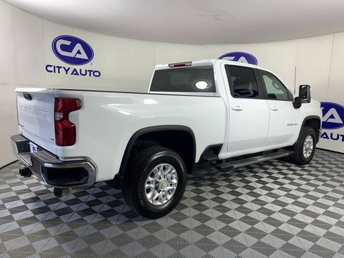 Used 2024 Chevrolet Silverado 2500 LT AWD/4WD image 3