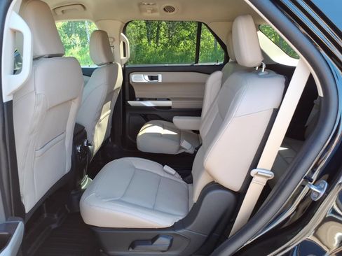 Used 2022 Ford Explorer Limited w/ Limited Technology Package AWD/4WD image 12