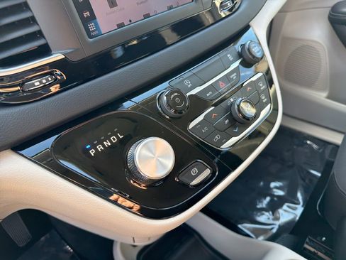 Used 2023 Chrysler Voyager LX FWD image 22