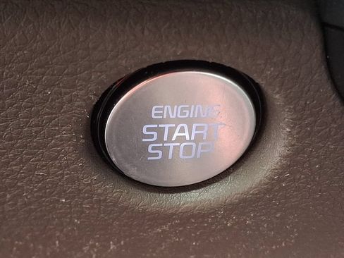 Used 2025 Kia Carnival EX FWD image 24