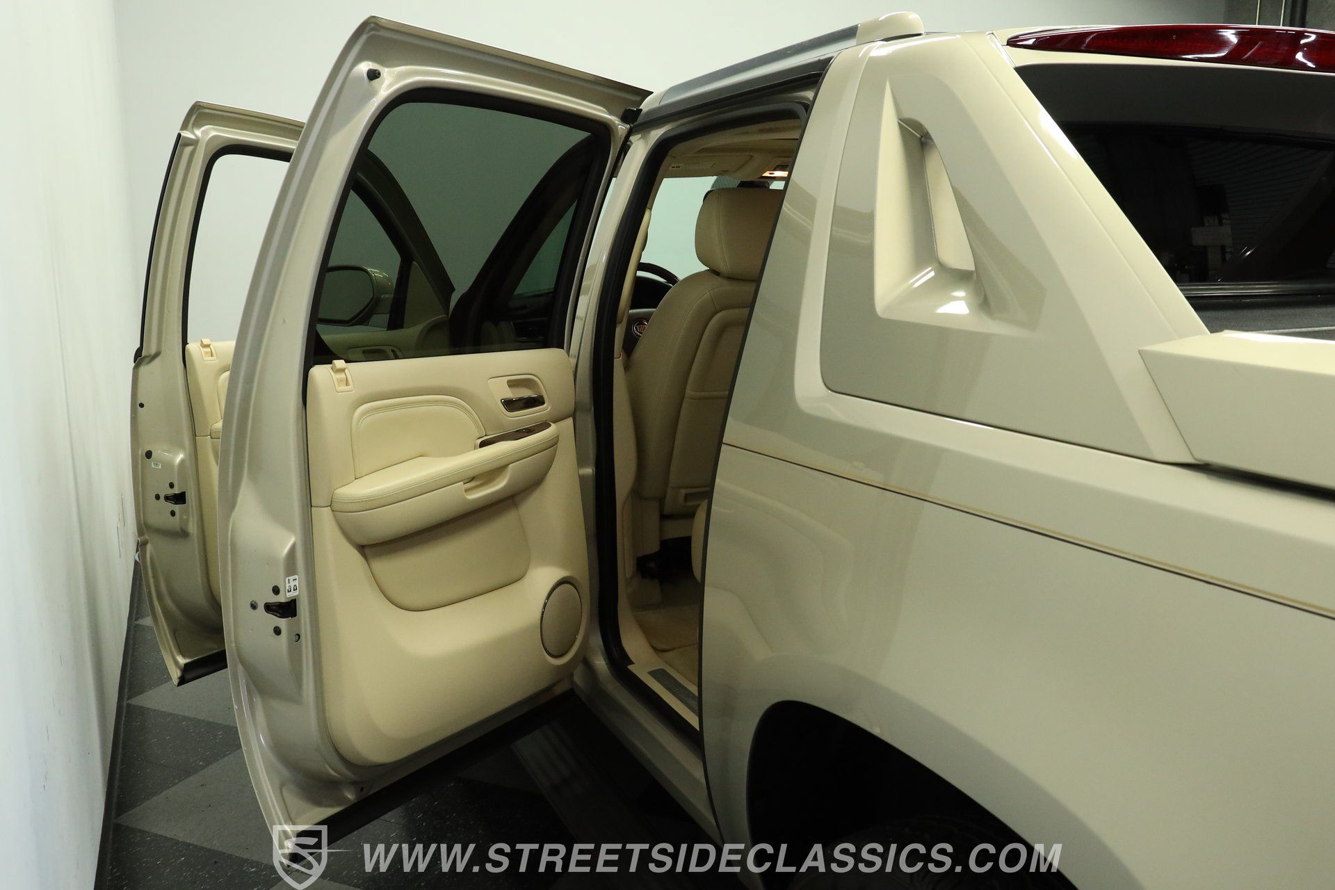 Used 2007 Cadillac Escalade EXT w/ Information Package AWD/4WD image 33