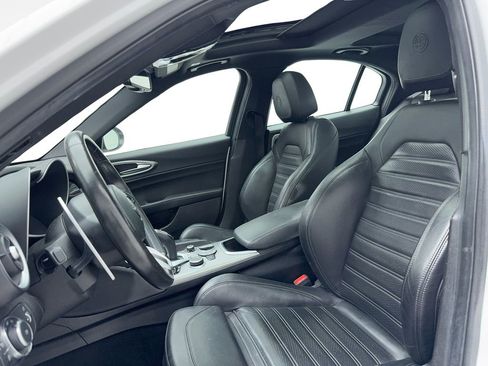 Used 2023 Alfa Romeo Giulia Veloce image 21