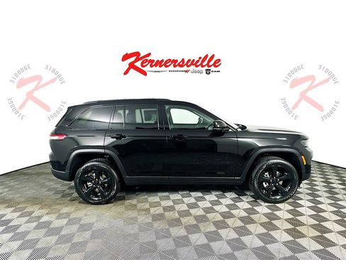 New 2025 Jeep Grand Cherokee Altitude image 8