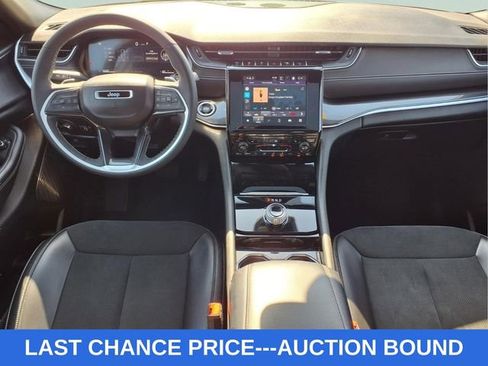 Used 2023 Jeep Grand Cherokee Altitude AWD/4WD image 16