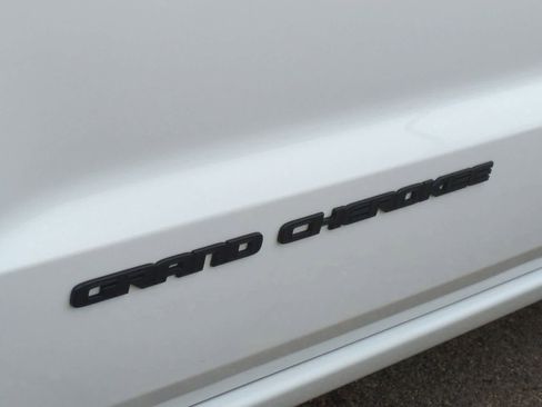 Used 2020 Jeep Grand Cherokee Altitude image 13