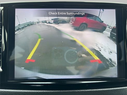 Used 2024 Chrysler Pacifica Touring-L image 40