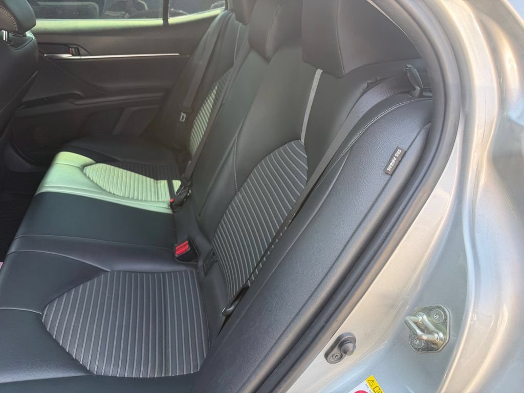 Used 2018 Toyota Camry SE FWD image 5