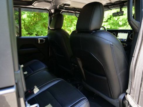 Used 2022 Jeep Gladiator Overland w/ Popular Equipment Package AWD/4WD image 32