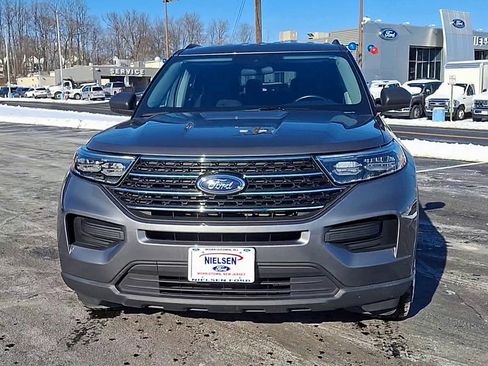 Certified 2023 Ford Explorer XLT image 3