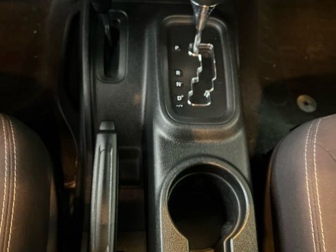 Used 2015 Jeep Wrangler Rubicon w/ Power Convenience Group image 21