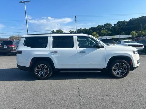 Used 2024 Jeep Wagoneer Series II w/ Flexible Seating Group RWD image 2