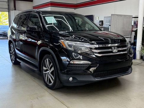 Used 2017 Honda Pilot Touring image 1