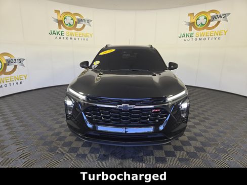 Certified 2025 Chevrolet Trax RS w/ Sunroof Package FWD image 2