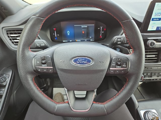 Used 2025 Ford Escape ST-Line Select AWD/4WD image 17