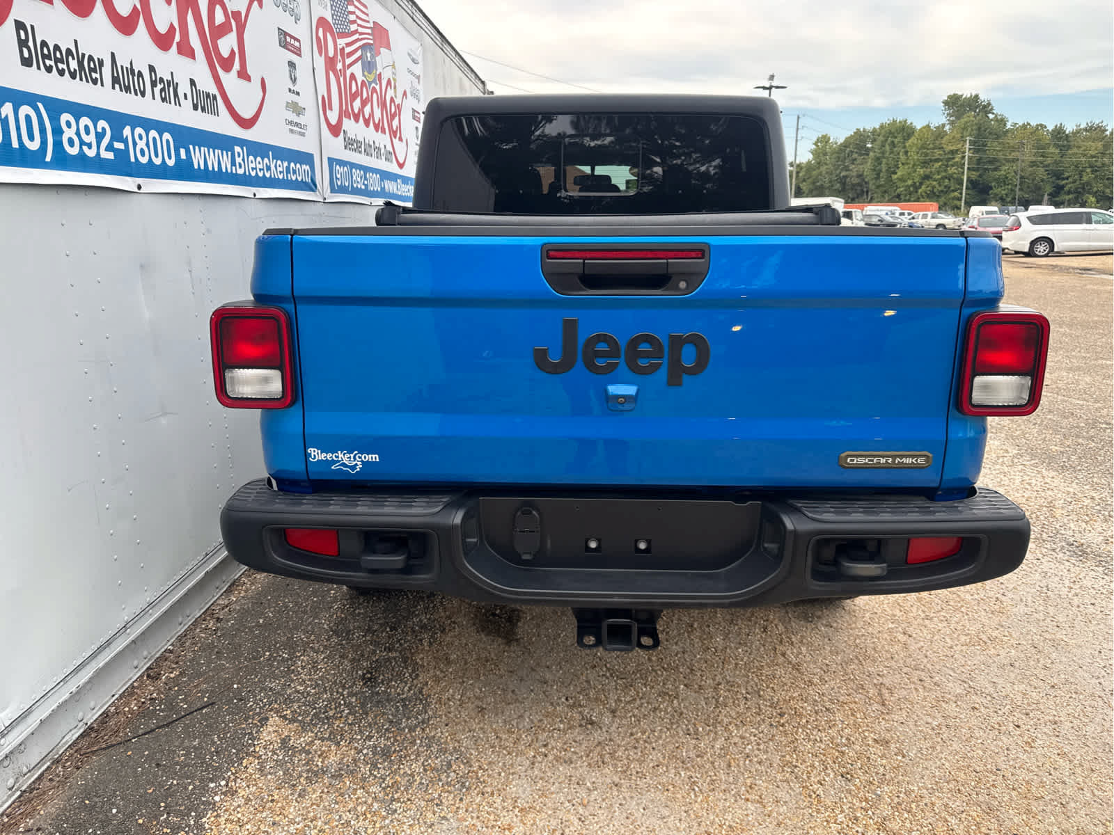 Used 2023 Jeep Gladiator Sport AWD/4WD image 4