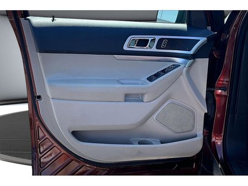 Used 2015 Ford Explorer XLT w/ Equipment Group 202A AWD/4WD image 24