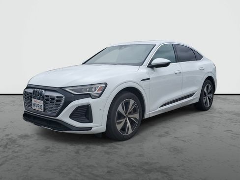 Used 2024 Audi Q8 e-tron Premium Plus AWD/4WD image 2