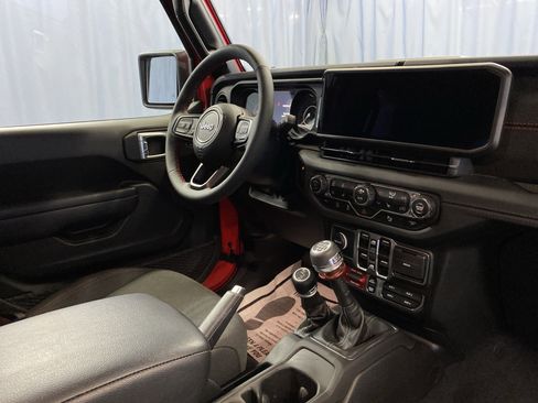 Used 2024 Jeep Gladiator Rubicon w/ Technology Group image 36