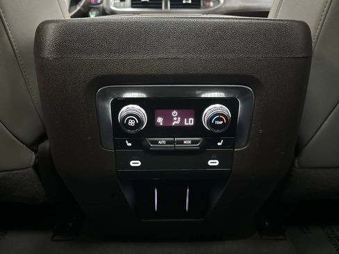 Used 2022 GMC Yukon SLT w/ SLT Premium Package AWD/4WD image 24