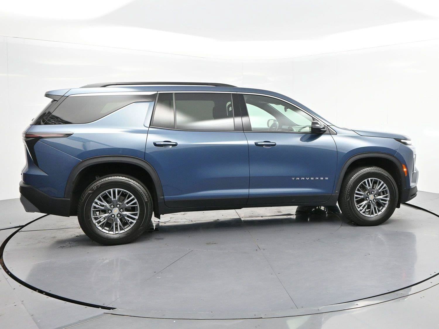 Used 2024 Chevrolet Traverse LT w/ LPO, Floor Liner Package FWD image 8