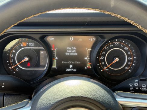 Used 2025 Jeep Wrangler Sahara image 18