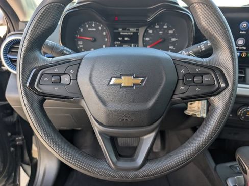 Used 2024 Chevrolet Trax LS w/ LS Convenience Package FWD image 12
