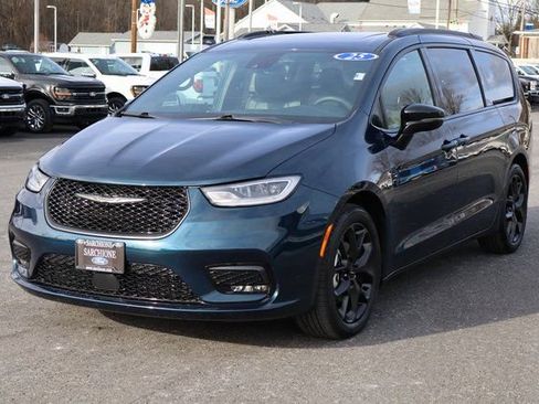 Used 2025 Chrysler Pacifica Limited FWD image 14