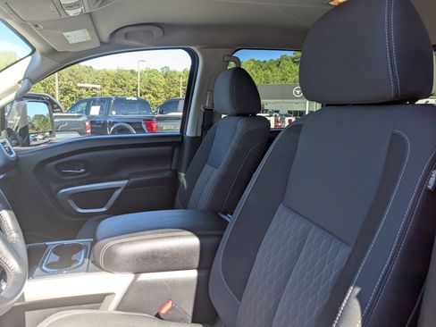 Used 2021 Nissan Titan SV w/ SV Convenience Package image 14