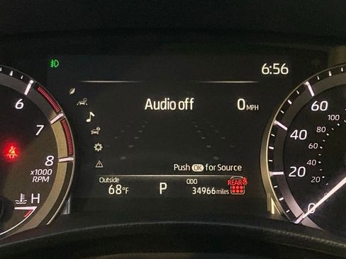 Used 2025 Toyota Highlander LE image 17