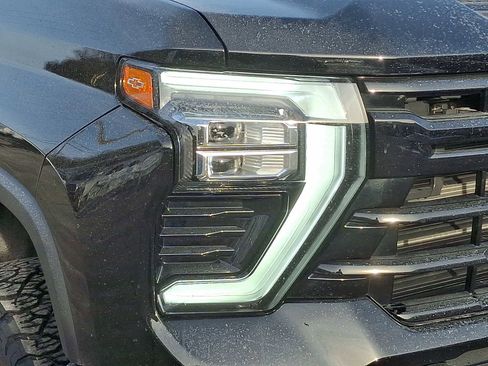 Used 2024 Chevrolet Silverado 2500 LT w/ Midnight Edition image 9
