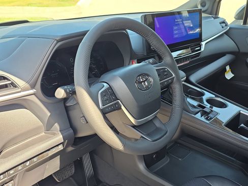 New 2026 Toyota Sienna Platinum AWD/4WD image 12