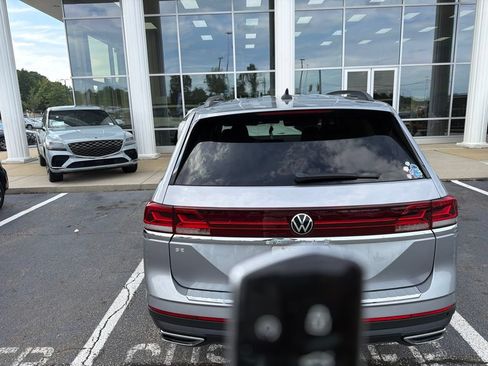 Used 2024 Volkswagen Atlas SE FWD image 4