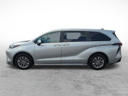 Certified 2023 Toyota Sienna XLE AWD/4WD image 8