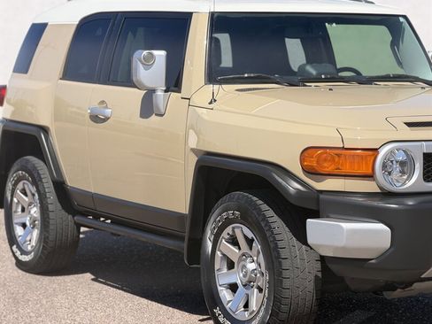 Used 2014 Toyota FJ Cruiser 4WD w/ Upgrade Package image 15