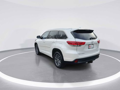 Used 2017 Toyota Highlander XLE image 6