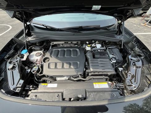 Certified 2025 Volkswagen Tiguan SE R-Line AWD/4WD image 31