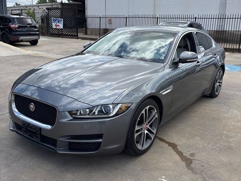 Used 2017 Jaguar XE Premium RWD image 3