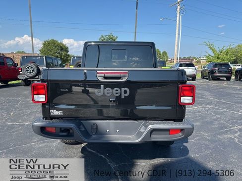 New 2025 Jeep Gladiator Sport image 7