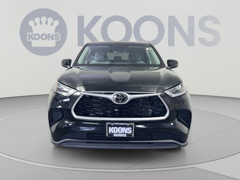Used 2023 Toyota Highlander L FWD image 8
