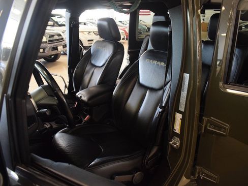 Used 2015 Jeep Wrangler Unlimited Sahara w/ Dual Top Group AWD/4WD image 53