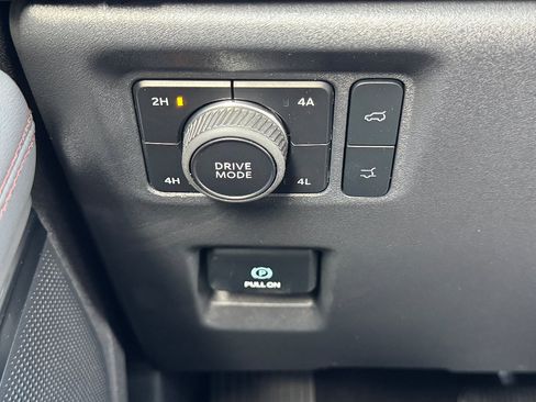 New 2025 Ford Expedition Active image 19